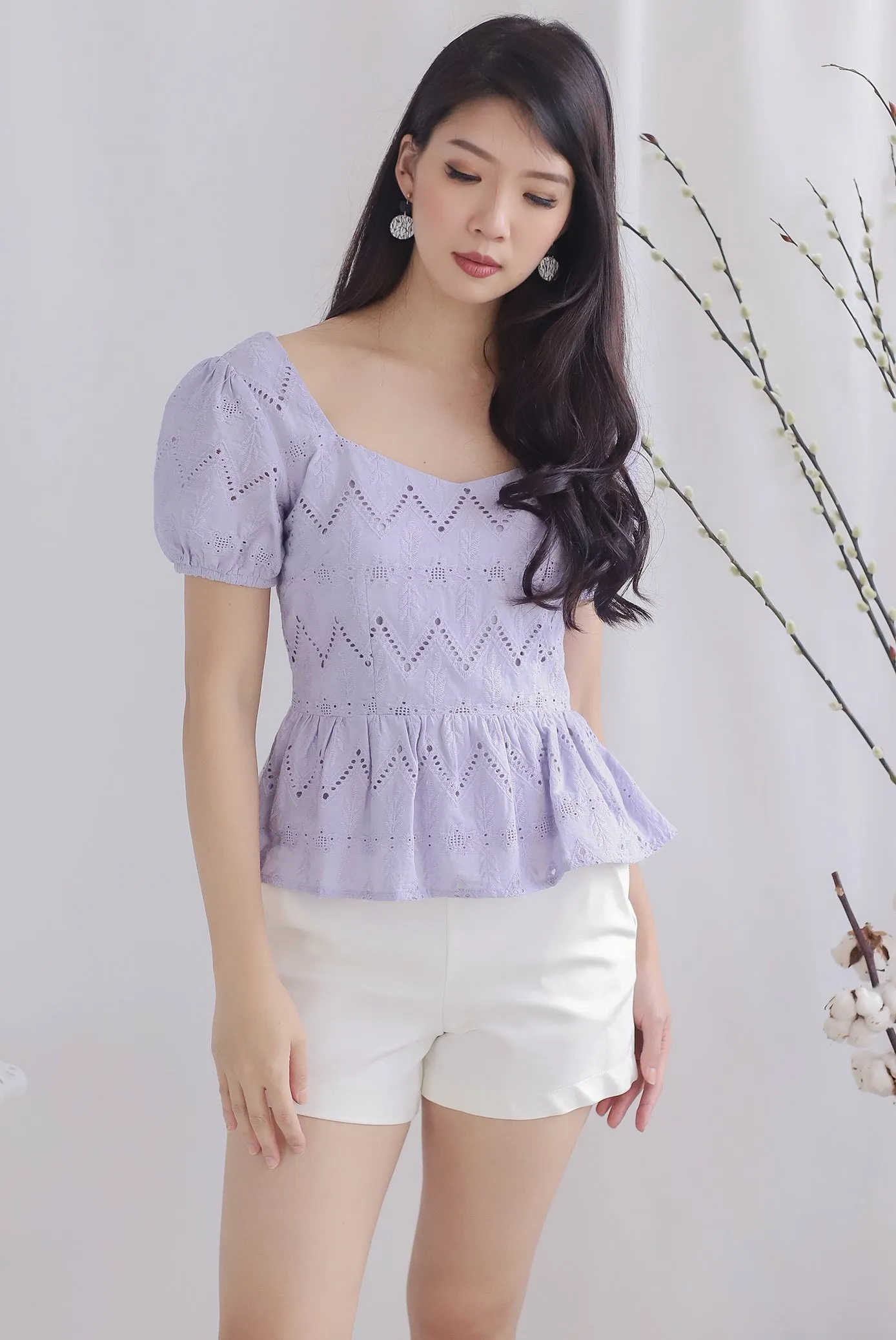 Amie Eyelet Pelum Top In Lilac