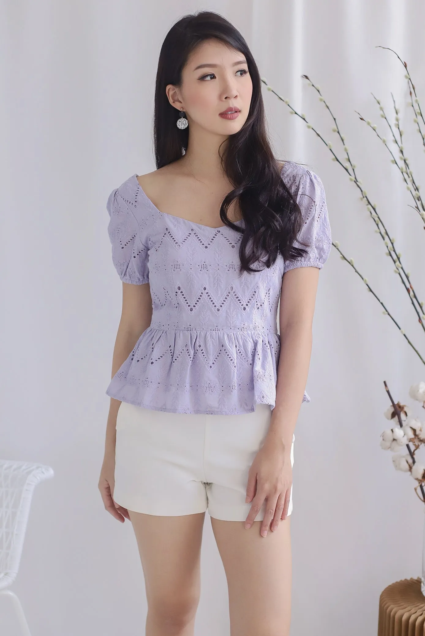 Amie Eyelet Pelum Top In Lilac