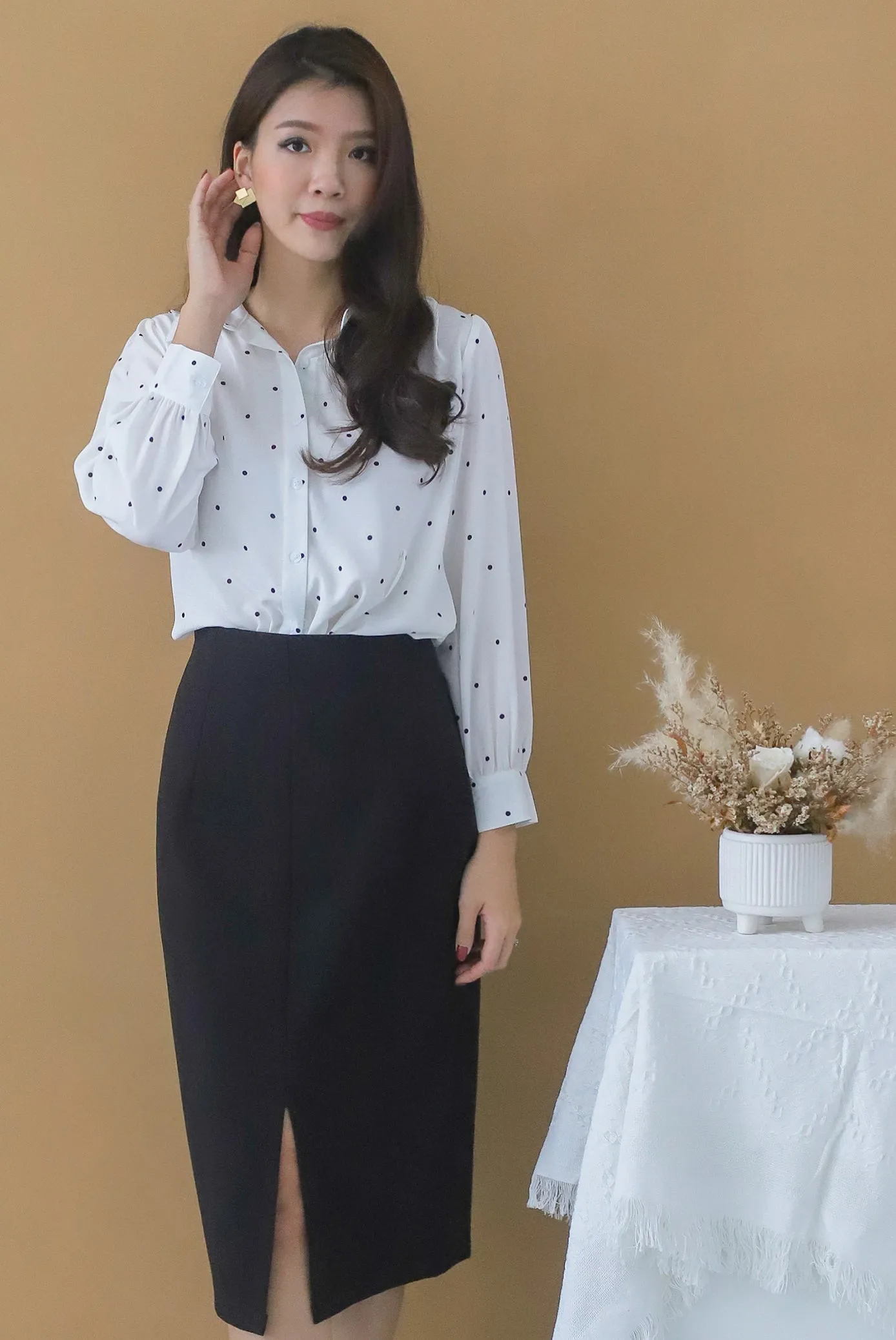 Aubri Tie Shirt In White Dots