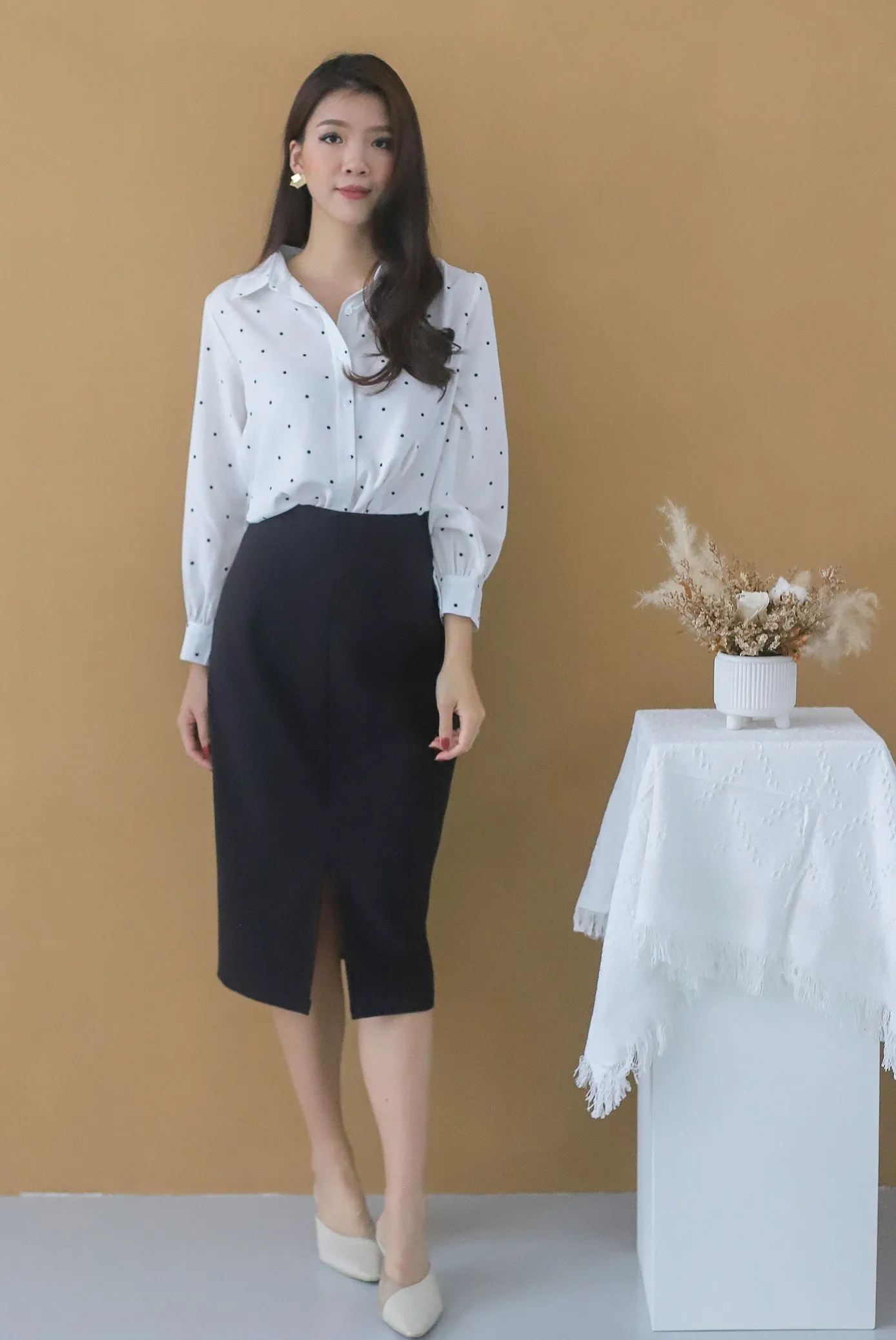 Aubri Tie Shirt In White Dots