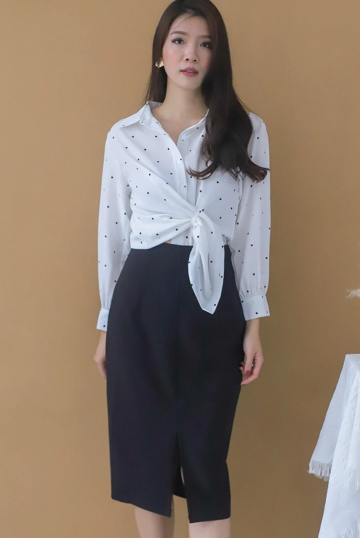 Aubri Tie Shirt In White Dots