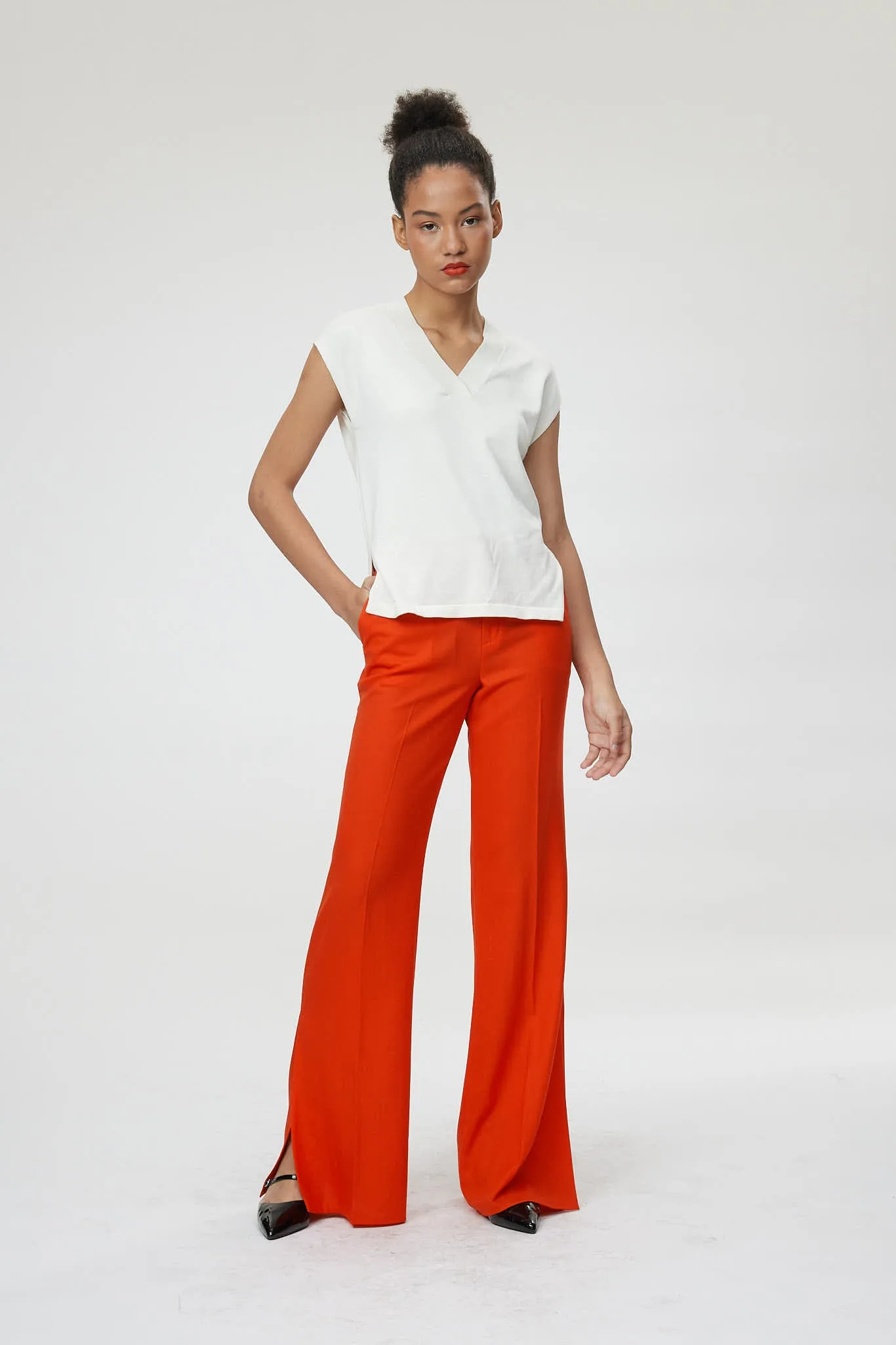 Barletta - V-neck knit vest in white