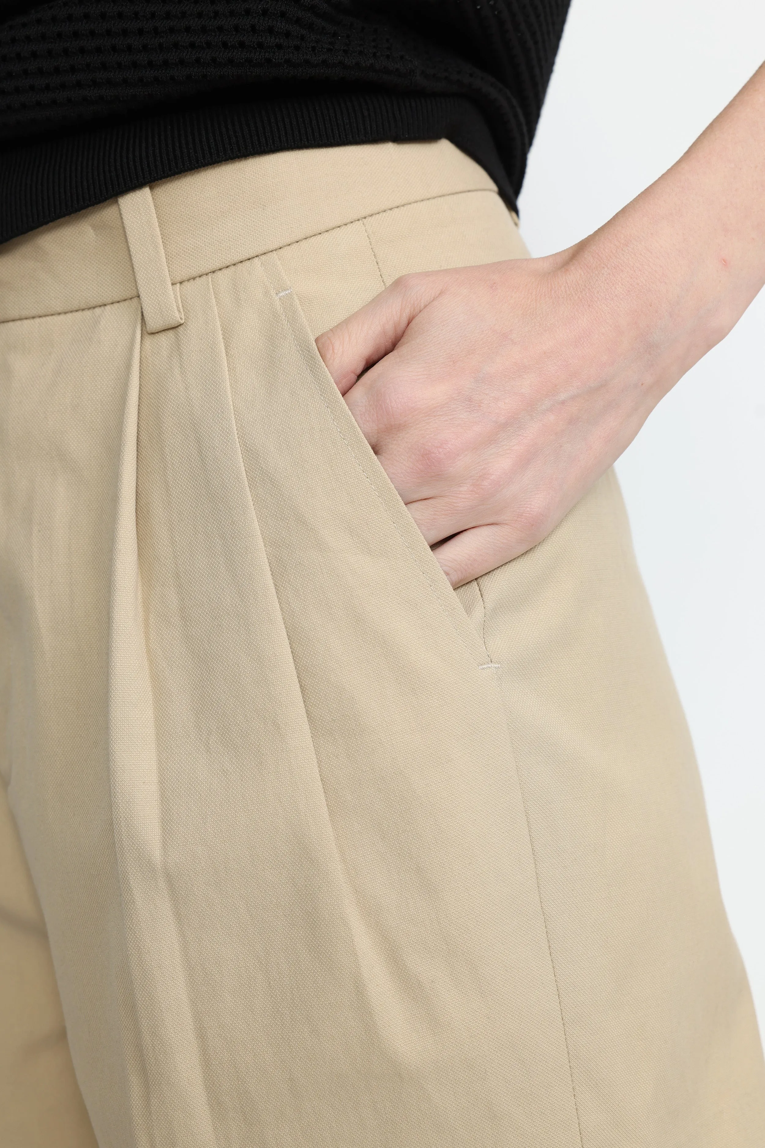 Biel Tailored Shorts in Khaki Beige