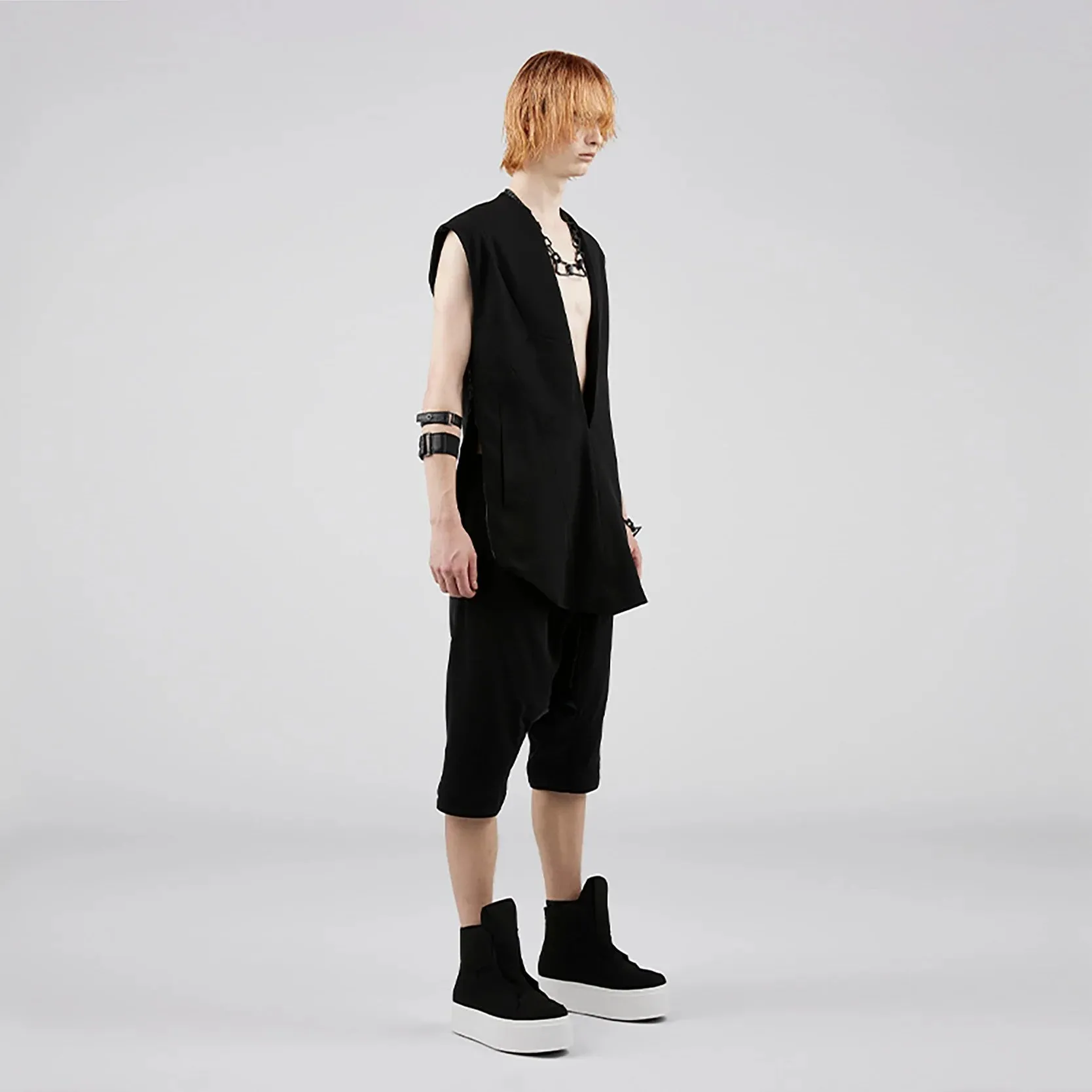 Black / Edge Neck Pullover Gilet