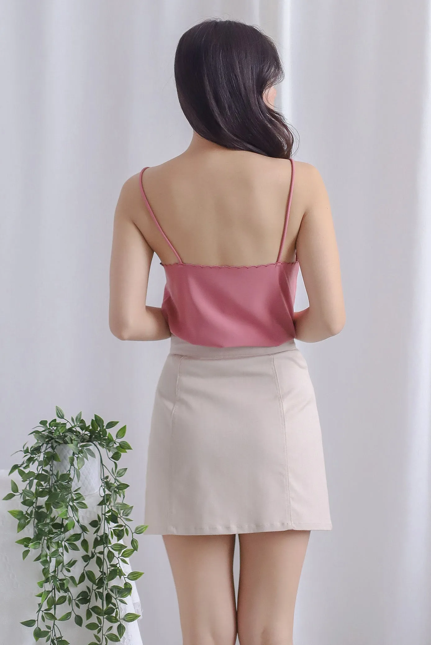 Cabell Embroidery Scallop Sprag Top In Tea Rose