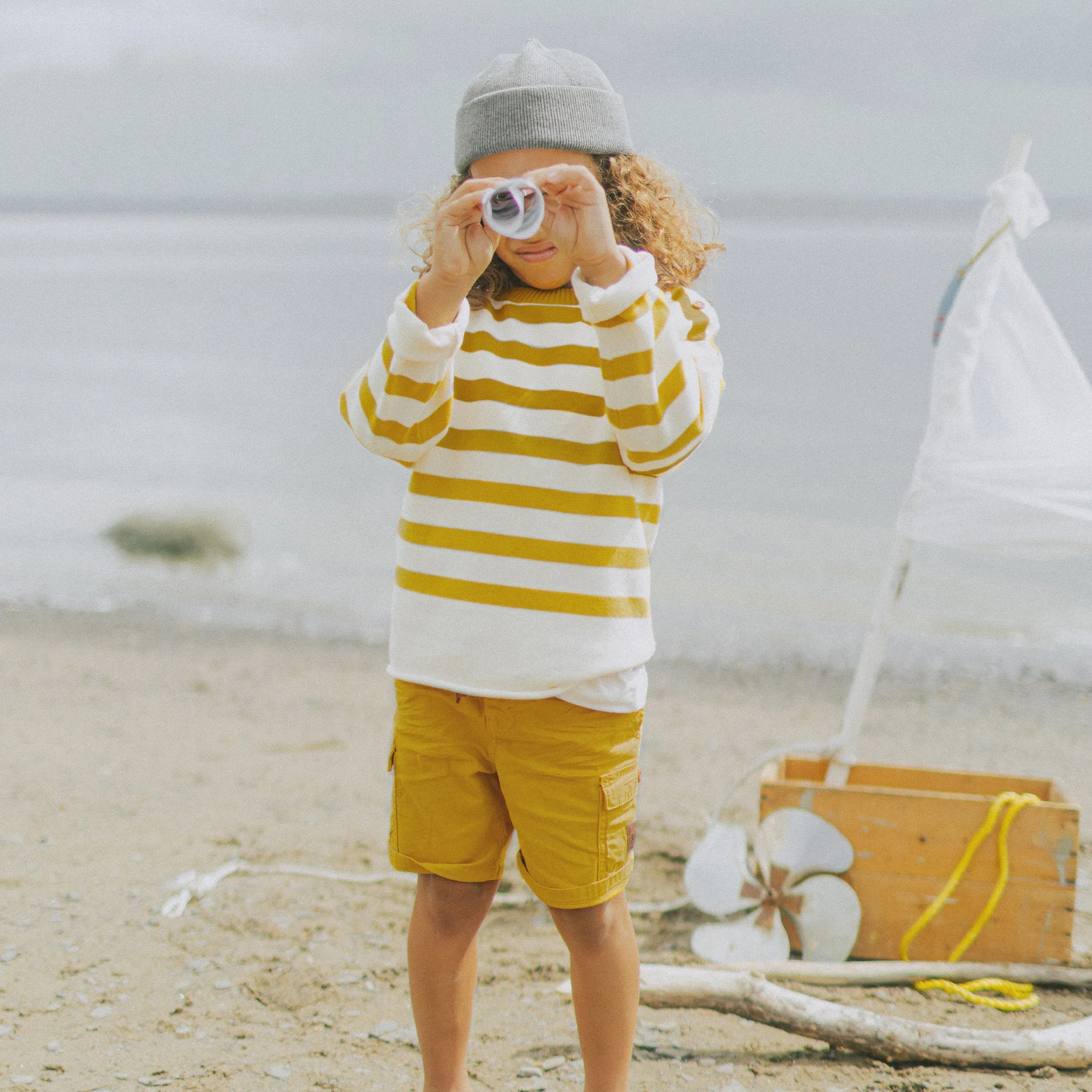 Chandail de maille à manches longues avec rayures crème, jaune et ocre, enfant || Cream, yellow and ochre striped long sleeves knit sweater, child