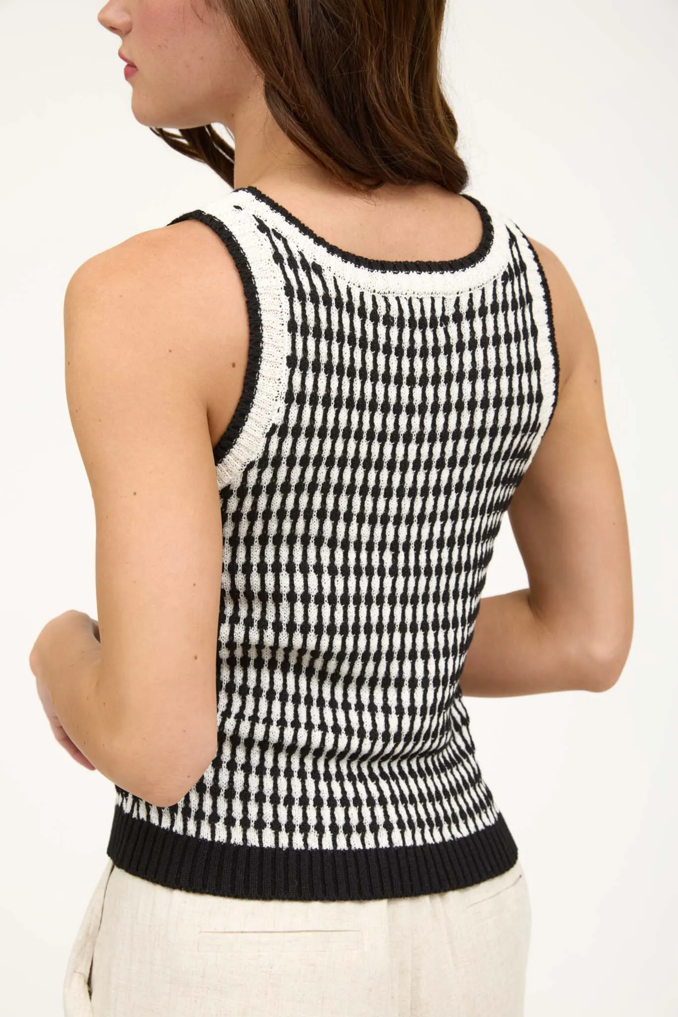CONTRAST KNIT SLEEVELESS PULLOVER SWEATER VEST