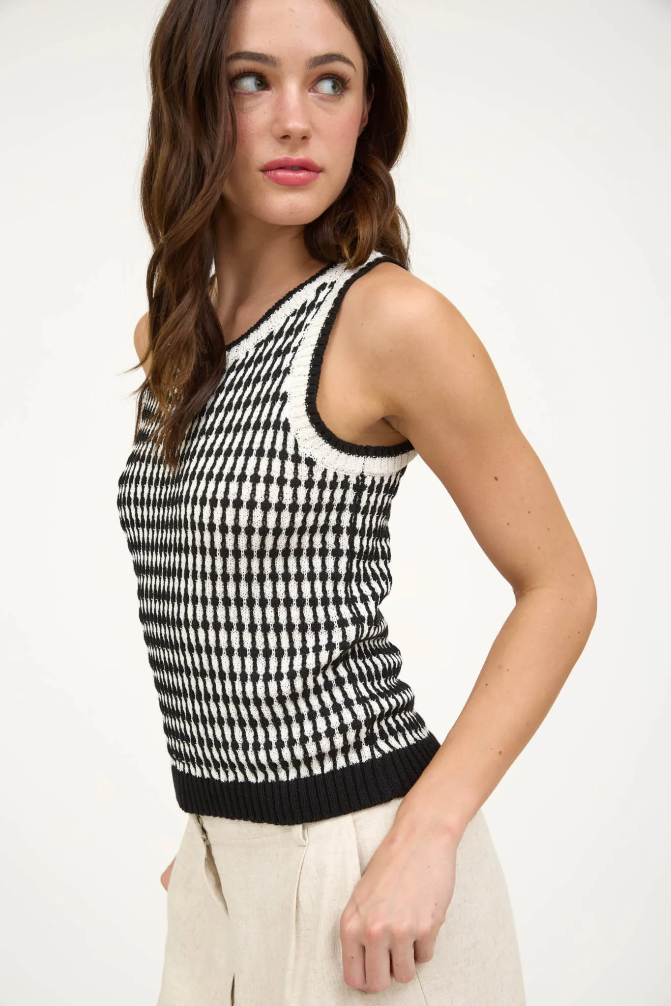 CONTRAST KNIT SLEEVELESS PULLOVER SWEATER VEST