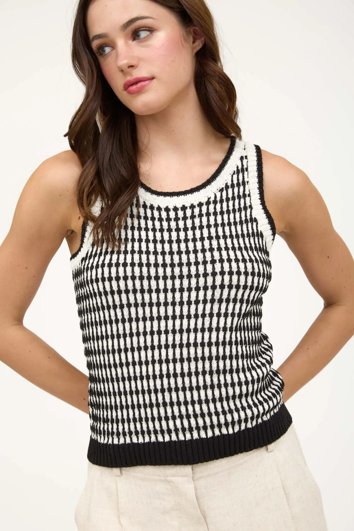 CONTRAST KNIT SLEEVELESS PULLOVER SWEATER VEST
