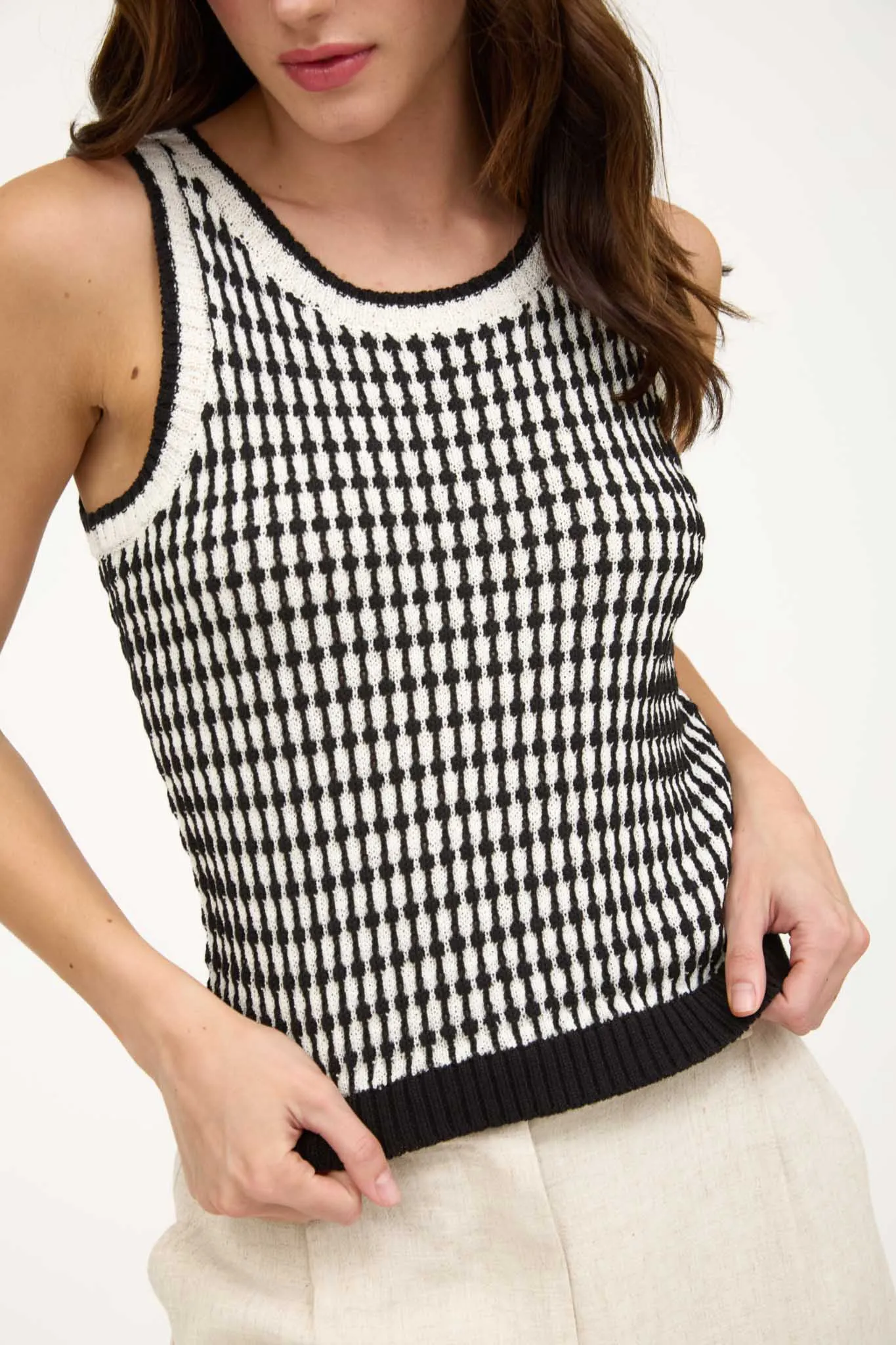 CONTRAST KNIT SLEEVELESS PULLOVER SWEATER VEST