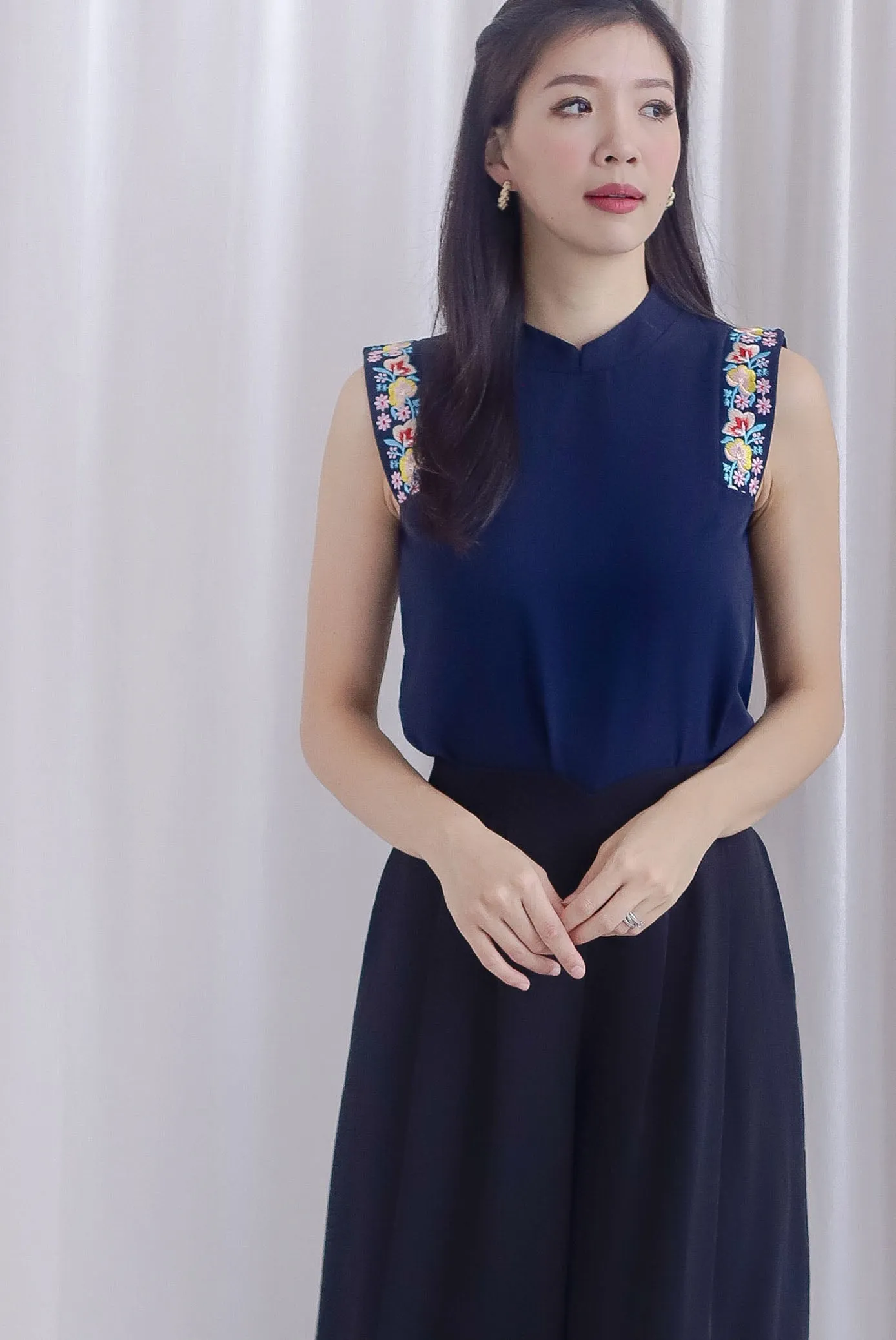Kismet Embro Sleeve Cheong Sam Top In Navy Blue