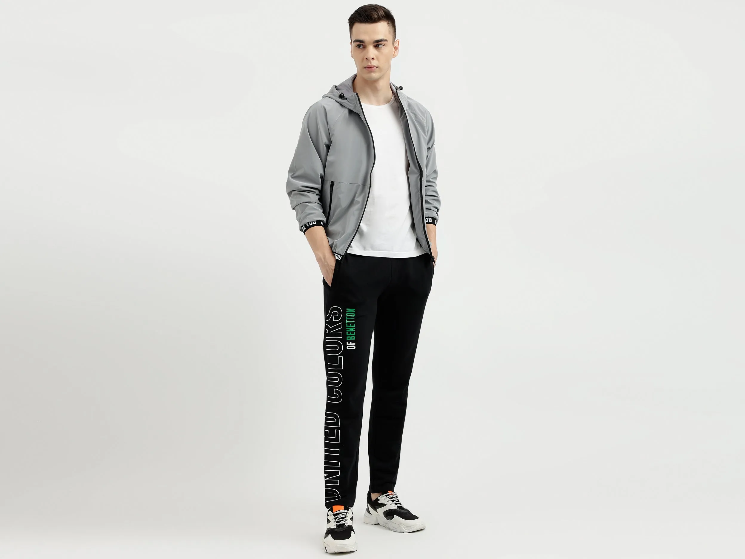 Men's Regular Fit Hooded Neck Tech Fabric Jacket