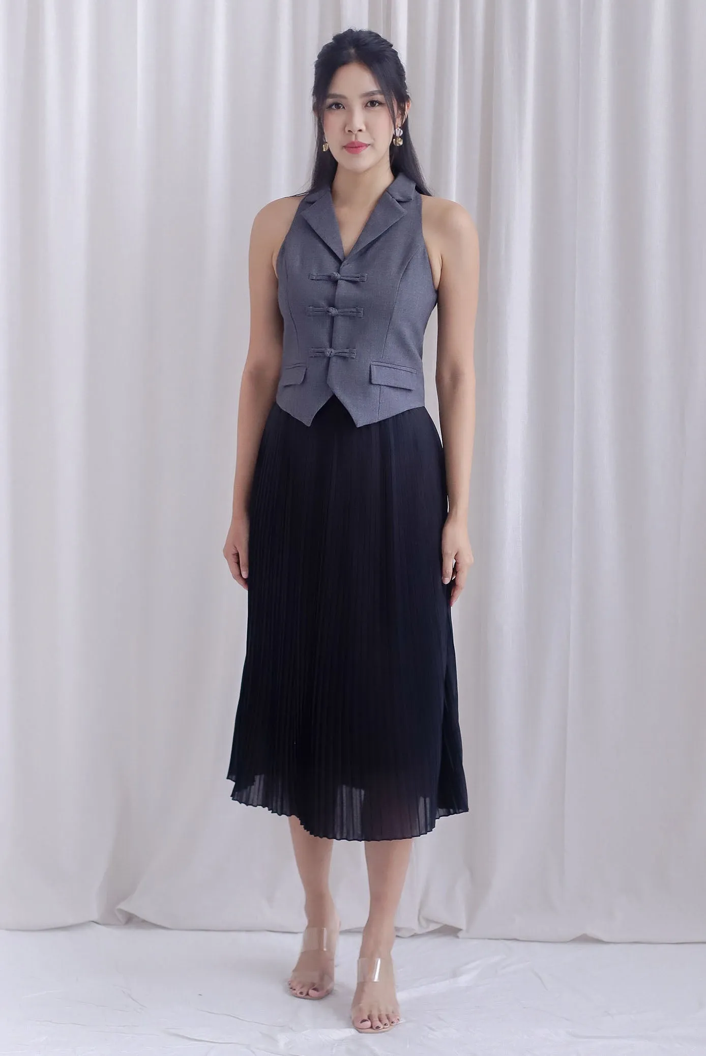 Mondi Oriental Buttons Vest Top In Grey