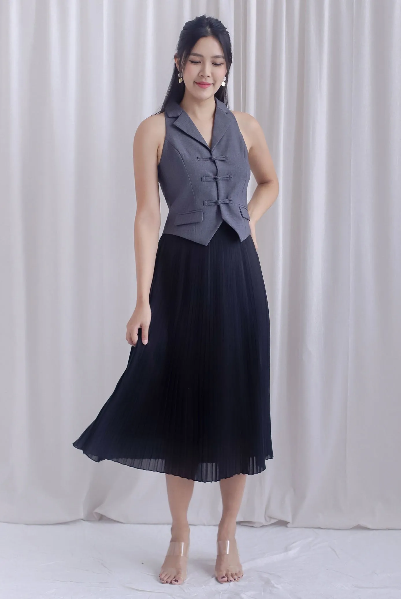 Mondi Oriental Buttons Vest Top In Grey