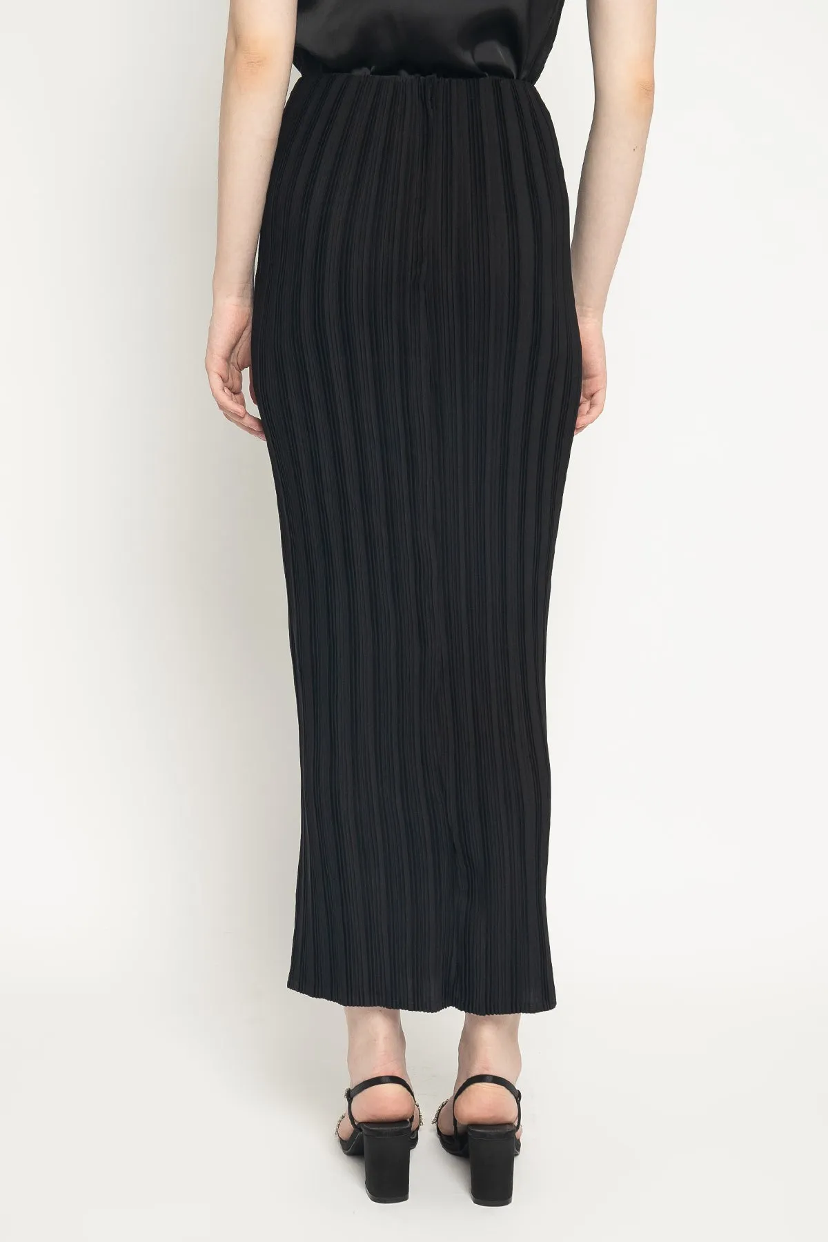 Pleated Skirt in Black