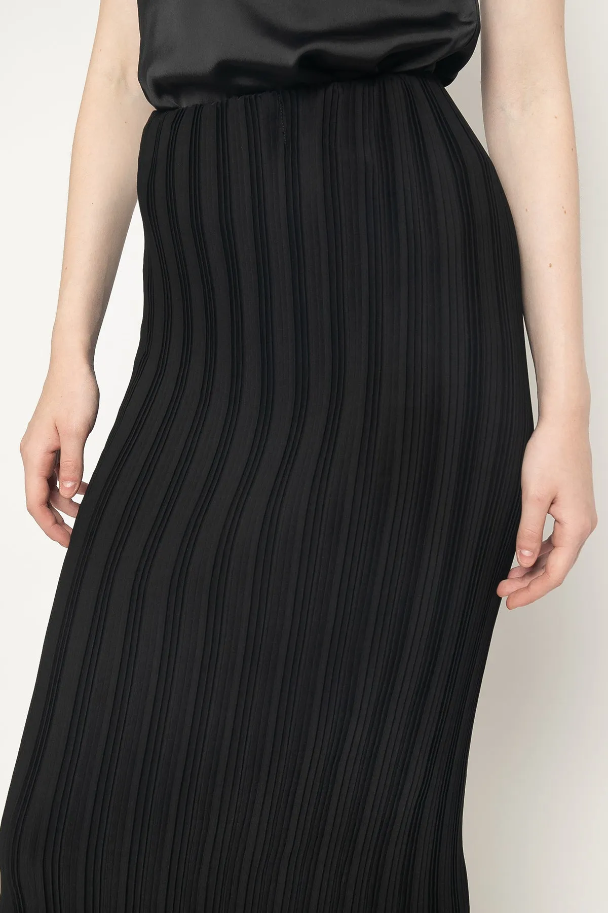 Pleated Skirt in Black