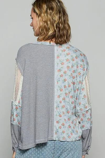 POL FLORAL CROCHET PATCH V-NECK TOP
