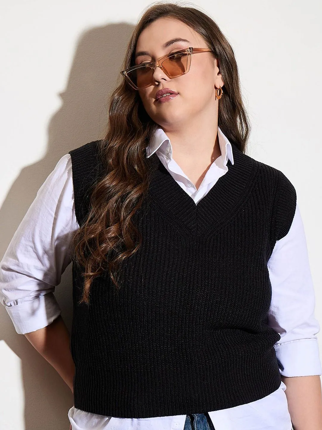 SASSAFRAS Curve Women V-Neck Sleeveless Sweater Vest