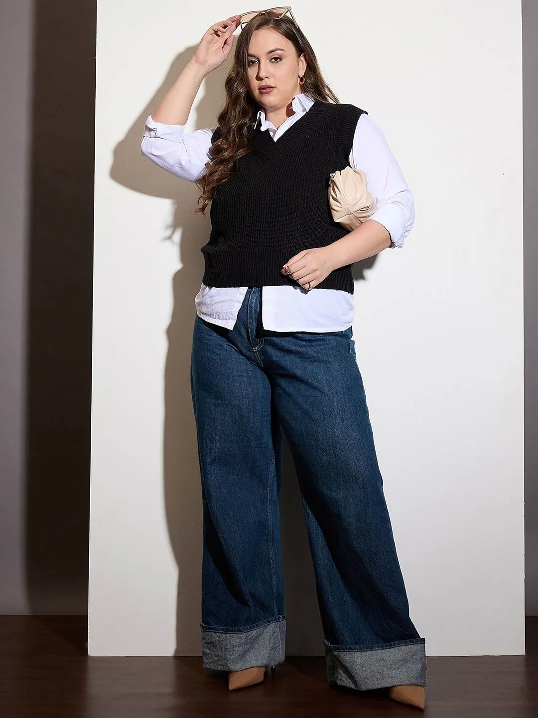 SASSAFRAS Curve Women V-Neck Sleeveless Sweater Vest
