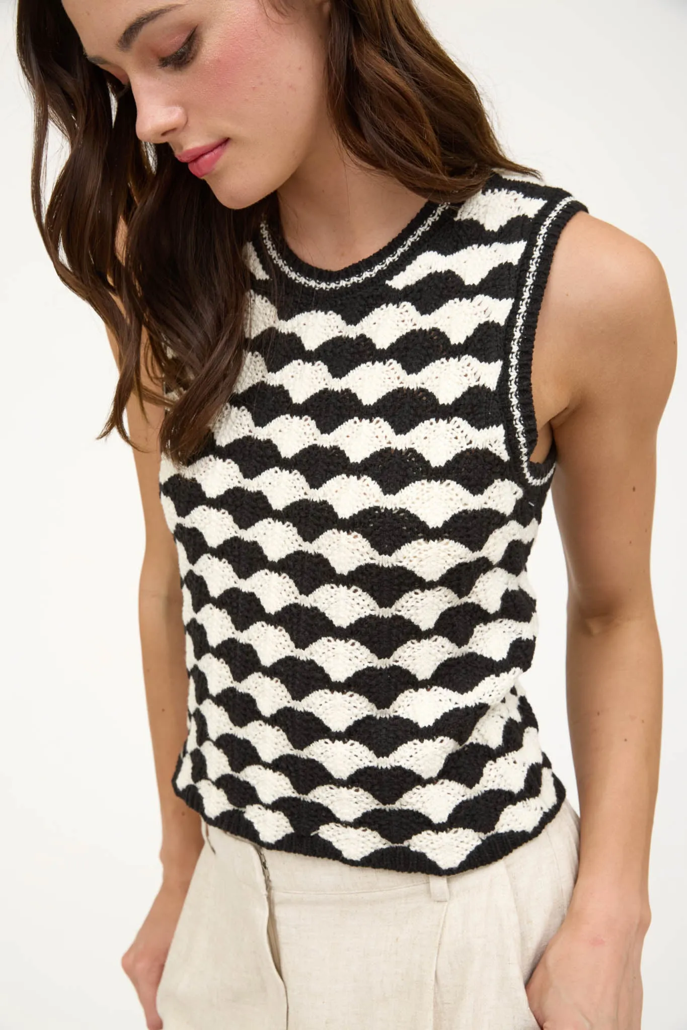 SCALLOP PATTERN SLEEVELESS PULLOVER SWEATER VEST