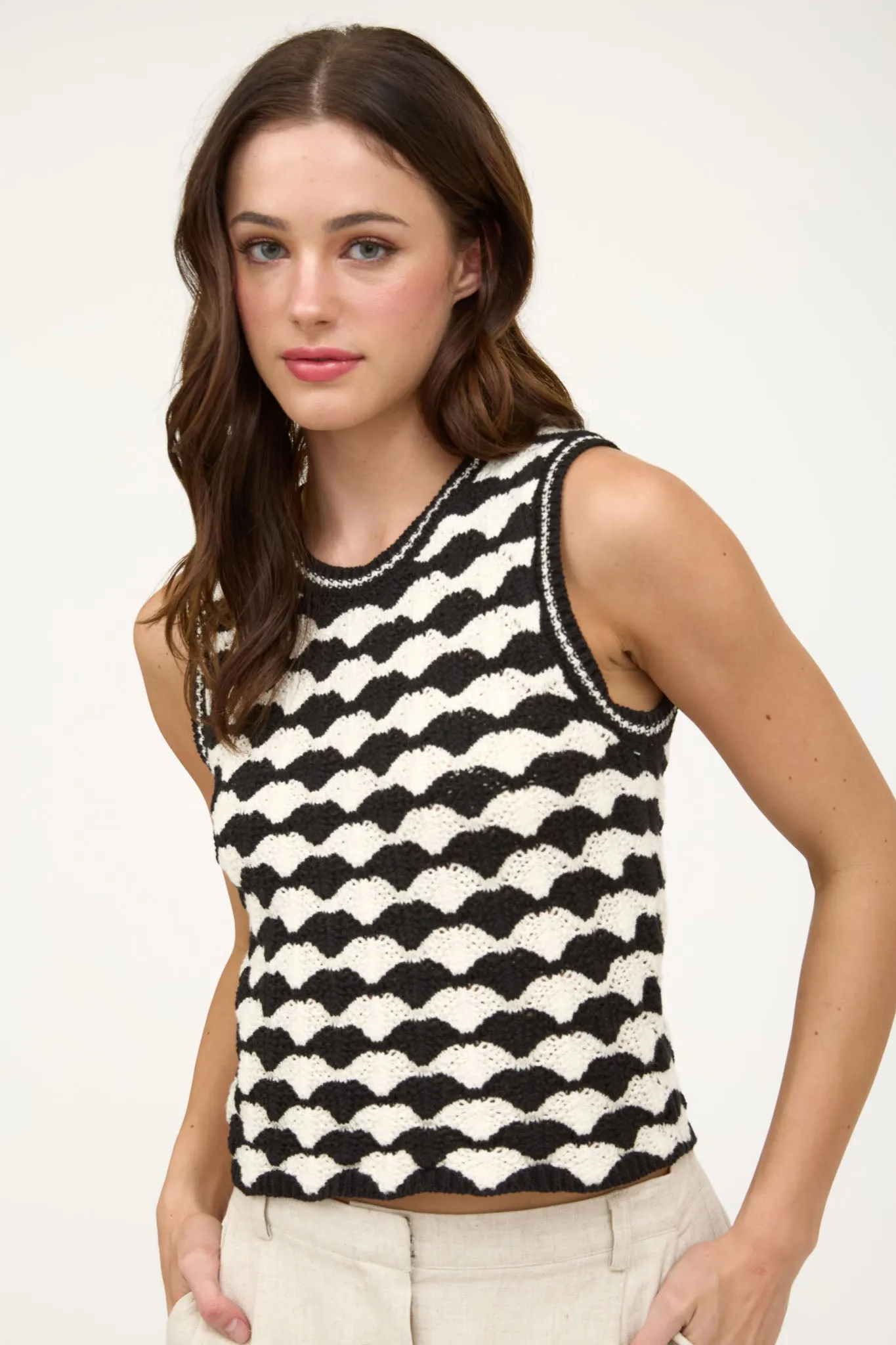 SCALLOP PATTERN SLEEVELESS PULLOVER SWEATER VEST