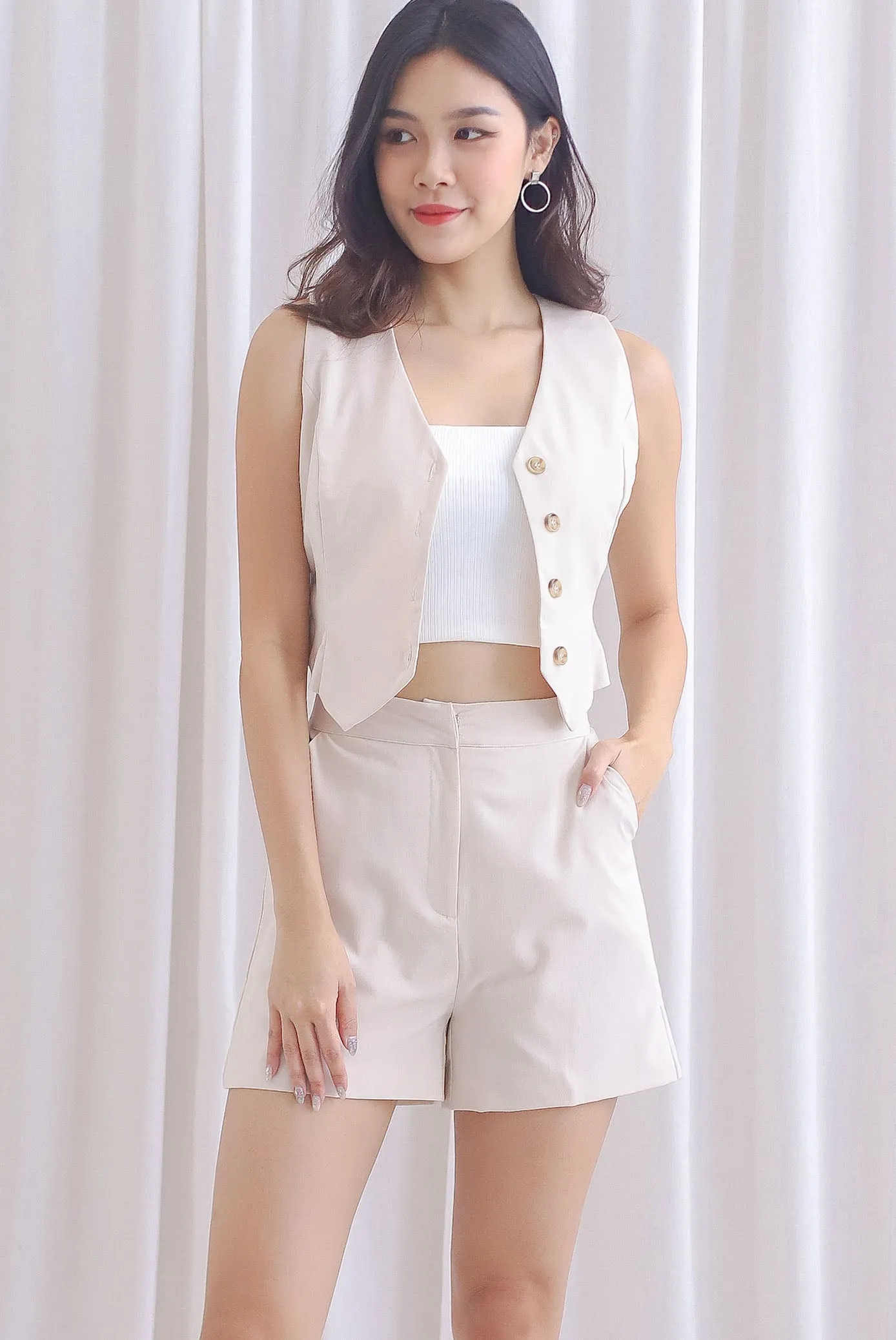 Shea Buttons Vest Top In Wheat