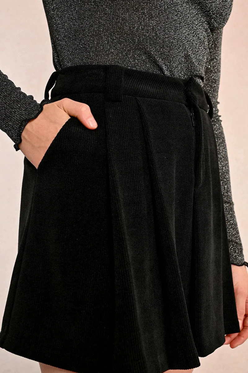 SHORT SKIRT, PLEATED IN VELVET