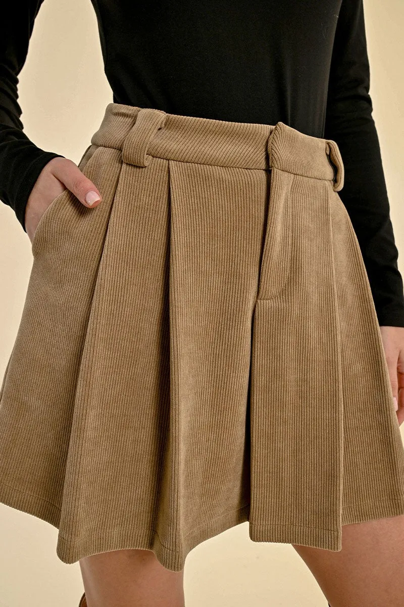SHORT SKIRT, PLEATED IN VELVET