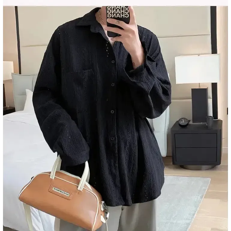 Sophisticated Black Button-Up Shirt for Casual and Formal Occasions