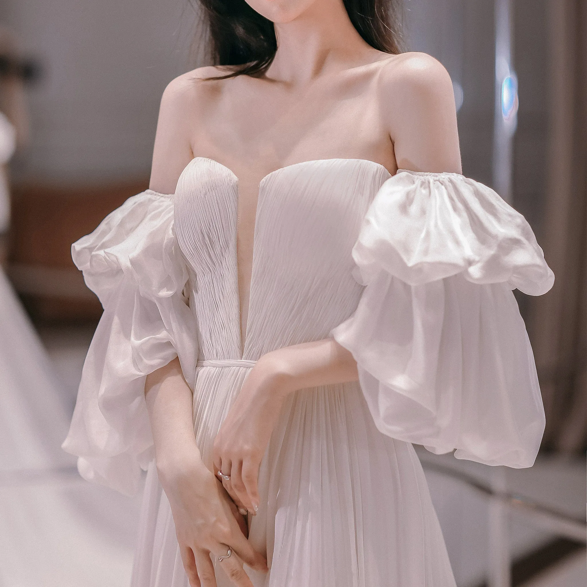 Strapless Chiffon Detachable Sleeve Wedding Dress with High Leg Slit