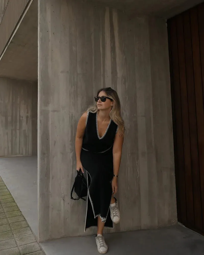 The Bronwynne Knit Vest - Black