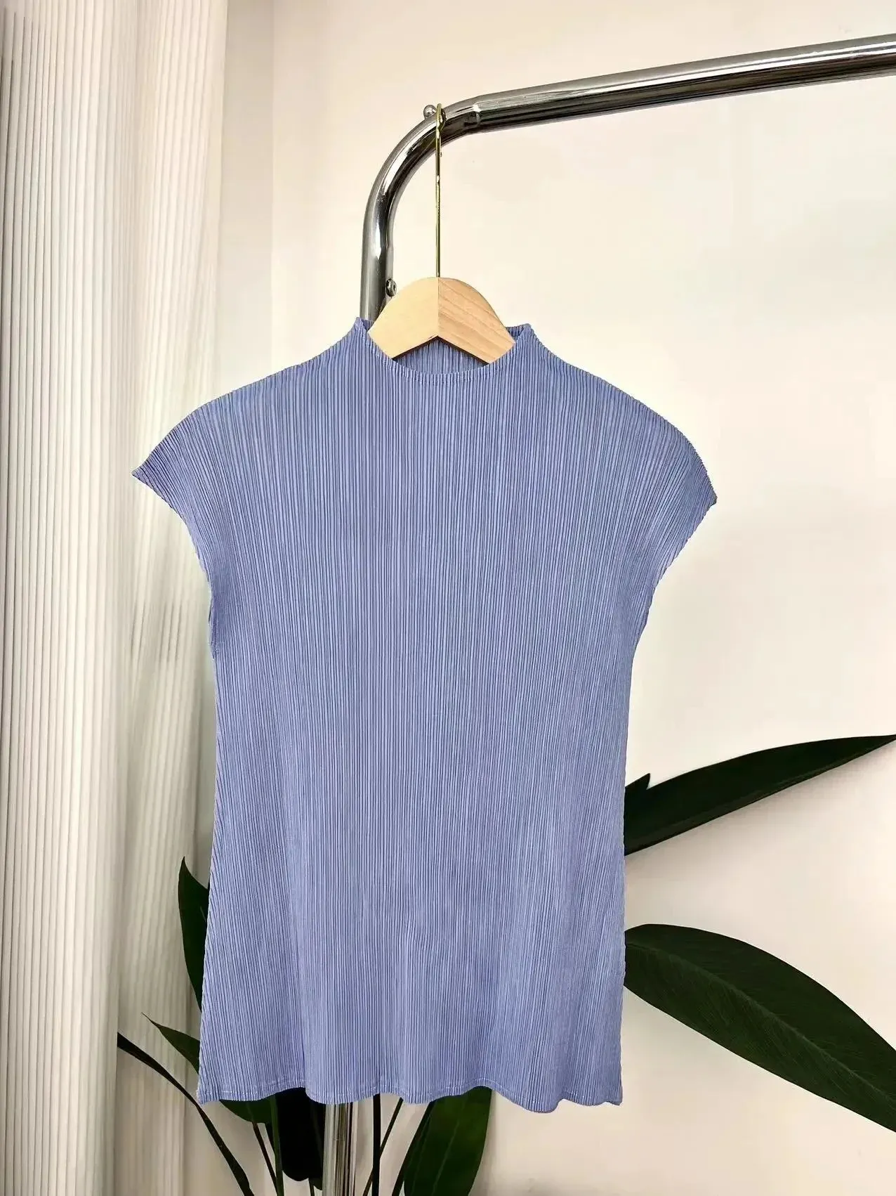 Versatile Classic Simple Solid Color Stand Up Collar Pleated Top Women Slim Slim Short Sleeve Miyake T-shirt Summer