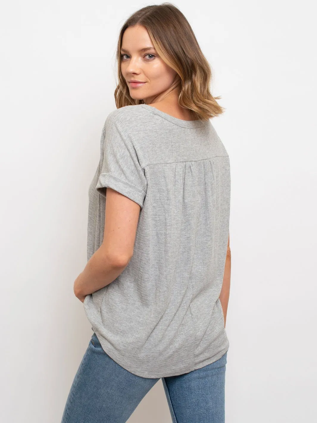 WOMEN'S V-NECK SHORT SLEEVE TOP